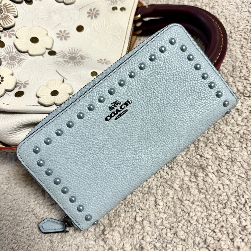 Coach leather wallet retail $275